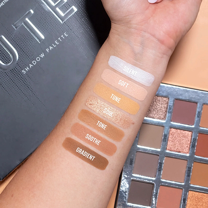 Paleta farduri nude muted 