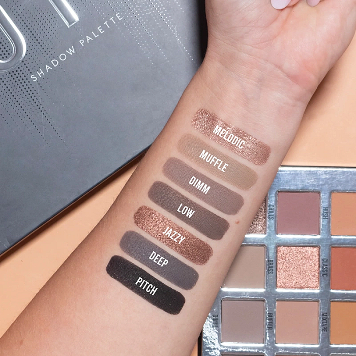 Paleta farduri nude muted 