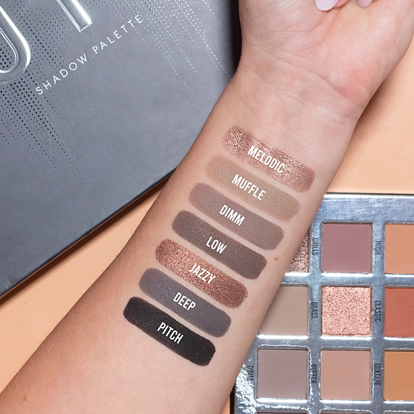 Paleta farduri nude muted 