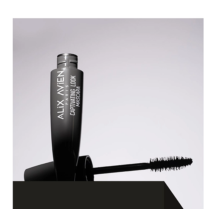 Mascara captivating look