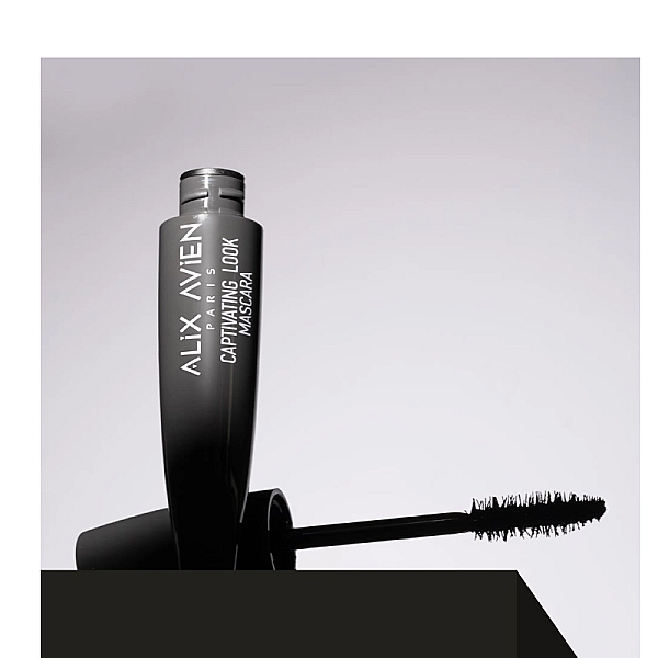 Mascara captivating look
