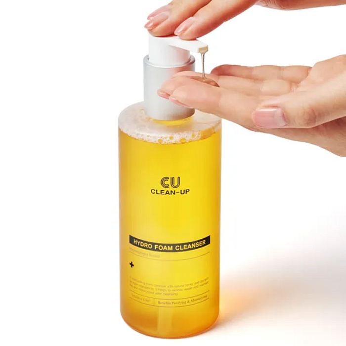 Spuma hidratanta de curatare pentru ten uscat Clean-Up