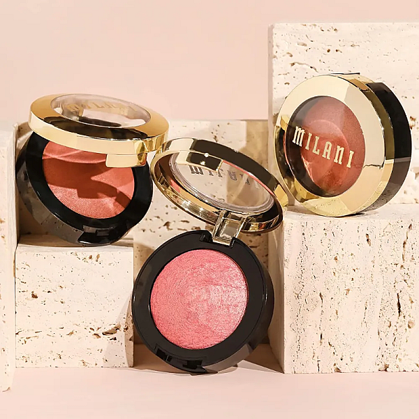 Fard de obraz cu efect luminos Baked Blush