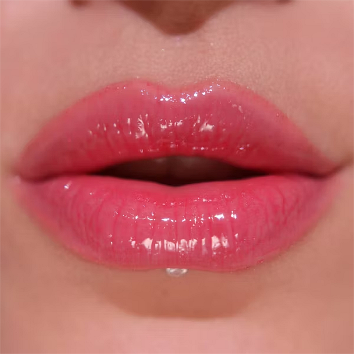 Luciu de buze cu efect de volum Plumping Pout Bomb