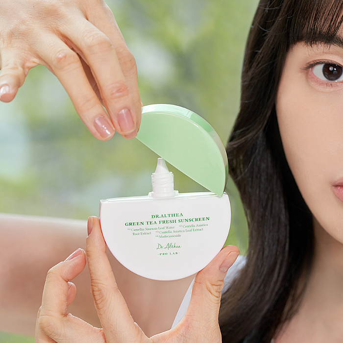 Crema cu protectie solara cu ceai verde si Centella Asiatica Green Tea Fresh Sunscreen