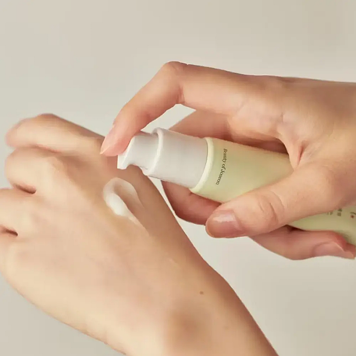 Ser iluminator cu vitamina C si Centella Asiatica Light On Serum