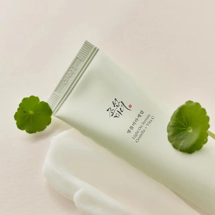 Ser iluminator cu vitamina C si Centella Asiatica Light On Serum