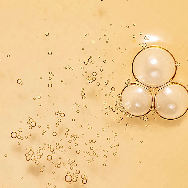 Esenta hidratanta cu ginseng si niacinamide Essence Water