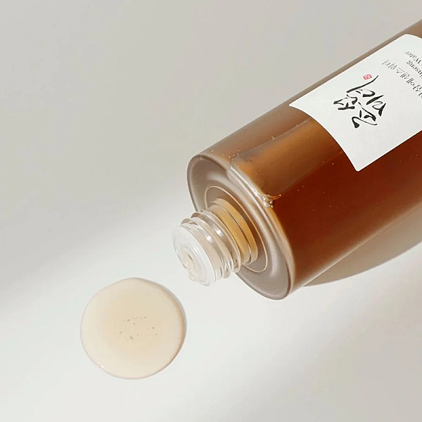 Esenta hidratanta cu ginseng si niacinamide Essence Water