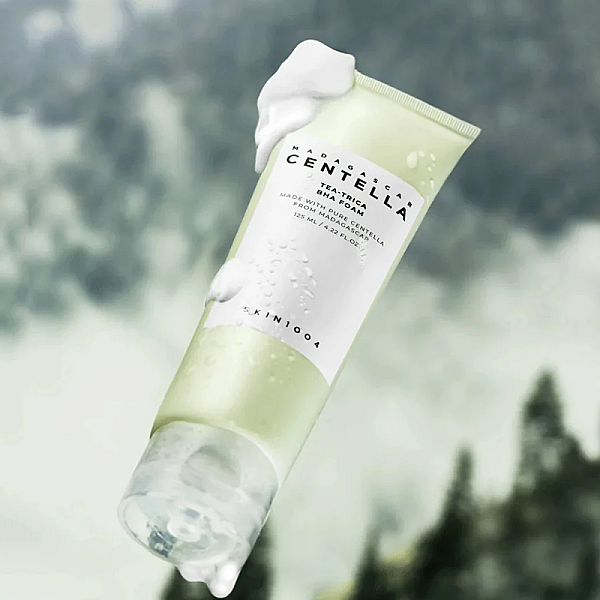 Spuma de curatare pentru ten acneic cu BHA si arbore de ceai Madagascar Centella Tea-Trica BHA Foam