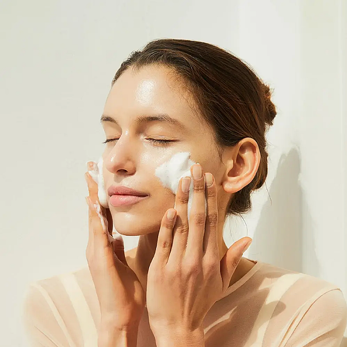 Spuma de curatare cu bicarbonat de sodiu Madagascar Centella Ampoule Foam