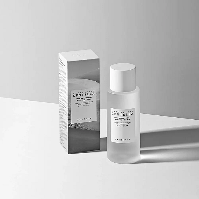 Toner cu niacinamide pentru luminozitate Madagascar Centella Tone Brightening Boosting