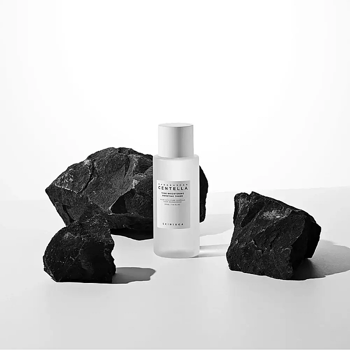 Toner cu niacinamide pentru luminozitate Madagascar Centella Tone Brightening Boosting