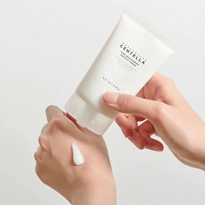Crema calmanta cu niacinamide pentru luminozitate Madagascar Centella Tone Brightening Capsule