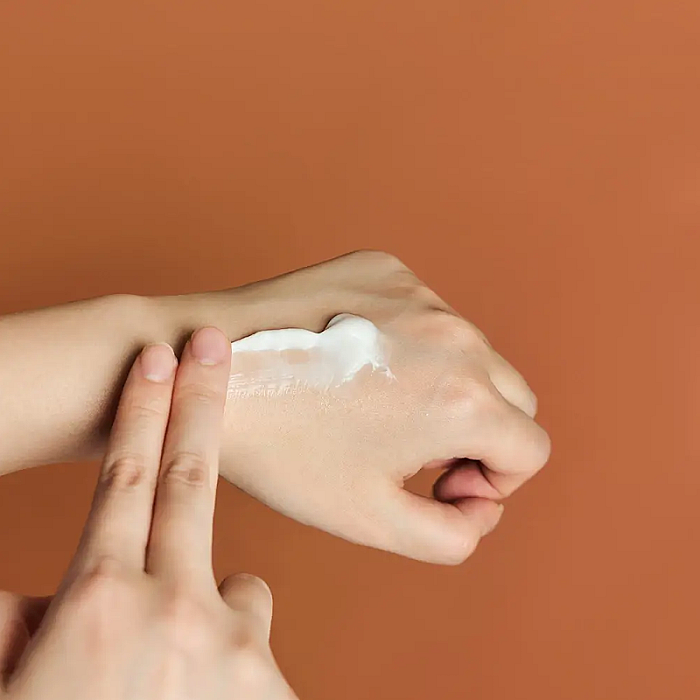 Crema calmanta si hidratanta cu probiotice si ceramide Madagascar Centella Probio-Cica Enrich Cream