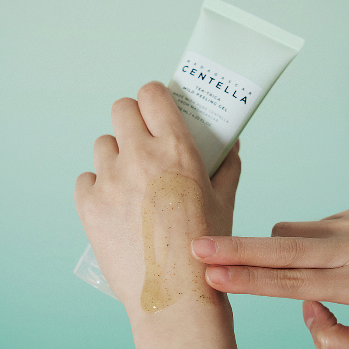 Gel exfoliant cu acid salicilic Madagascar Centella Tea-Trica Mild Peeling Gel