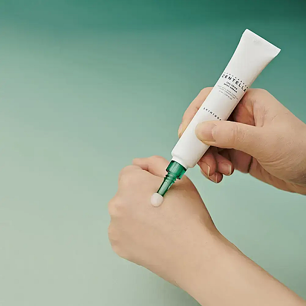 Crema de fata anti-imperfectiuni cu arbore de ceai Madagascar Centella Tea-Trica Spot Cream