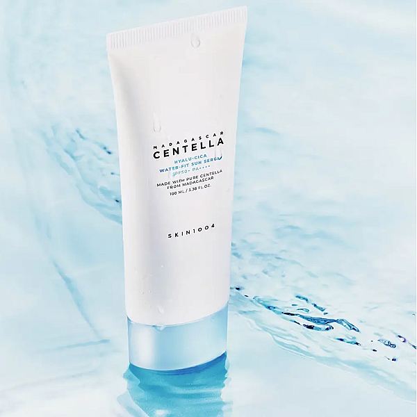 Serum hidratant cu protectie solara si acid hialuronic SPF50+ Madagascar Centella Hyalu-Cica Water-Fit