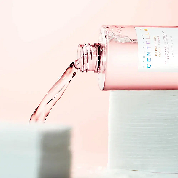 Toner hidratant pentru minimizarea porilor Madagascar Centella Poremizing Clear Toner