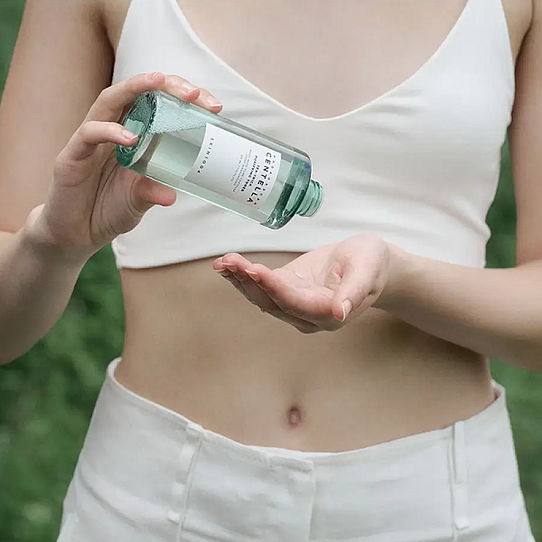 Toner purificator pentru ten gras cu arbore de ceai Madagascar Centella Tea-Trica Purifying Toner