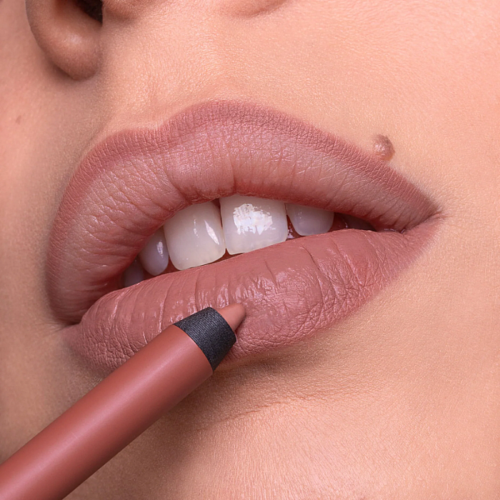 Creion de buze Close-Up Lip Shaper