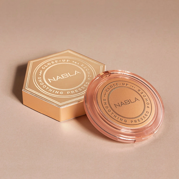 Pudra compacta cu efect de netezire Close-Up Smoothing Pressed Powder