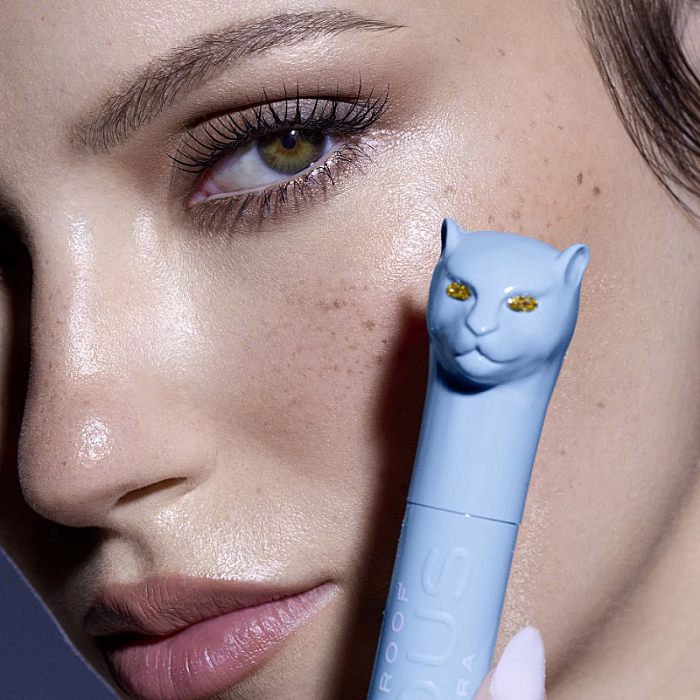 Mascara waterproof cu efect de volum si definire Vicious