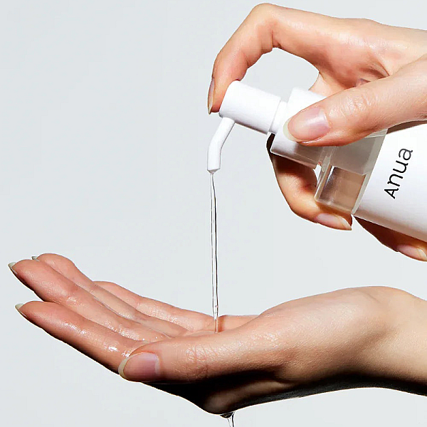 Ulei de curatare si demachiere pentru ten sensibil Heartleaf Pore Control Cleansing Oil Mild