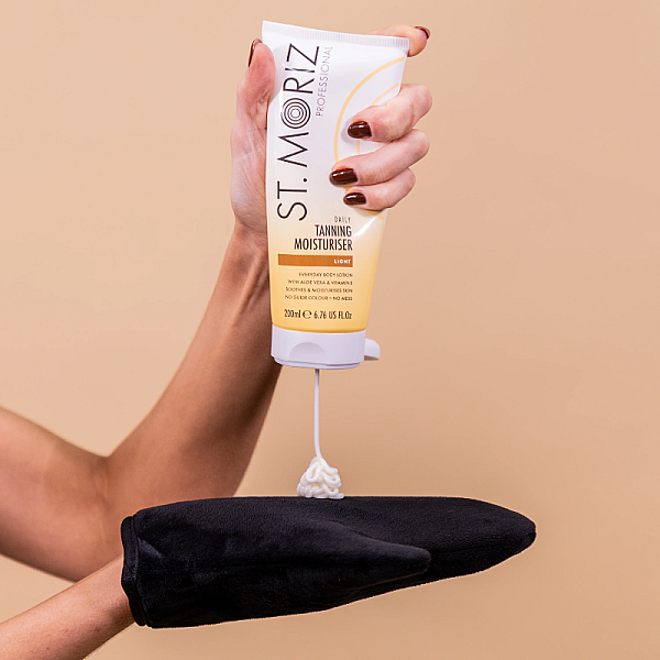 Lotiune Autobronzanta Hidratanta Tanning Light Moisturiser