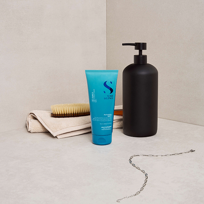 Balsam leave-in pentru par foarte cret Semi di Lino Perfecting Balm 