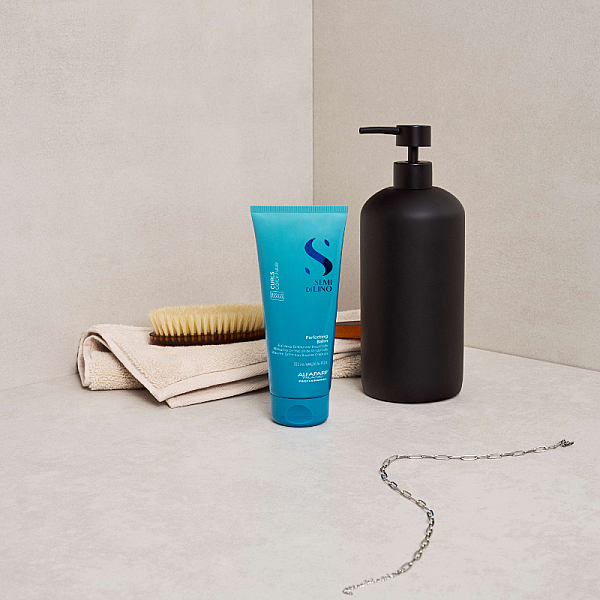 Balsam leave-in pentru par foarte cret Semi di Lino Perfecting Balm 