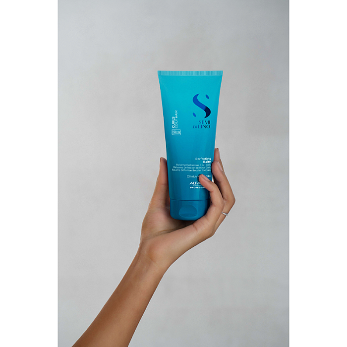 Balsam leave-in pentru par foarte cret Semi di Lino Perfecting Balm 