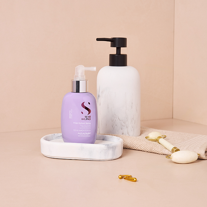Spray anti-frizz pentru netezire Semi di Lino Frizz Defeat Spray 