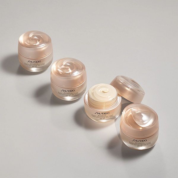 Crema de zi anti-rid cu SPF 25 Benefiance Wrinkle Smoothing Day Cream