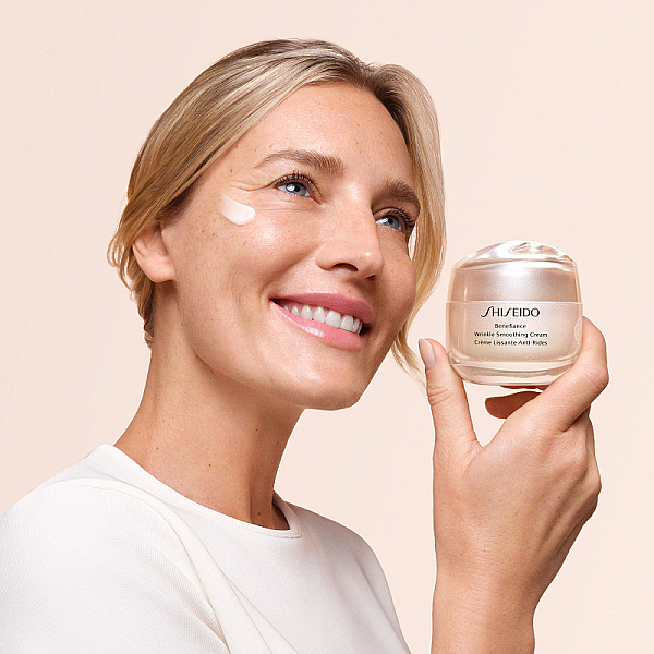 Crema de zi anti-rid Benefiance Wrinkle Smoothing Cream