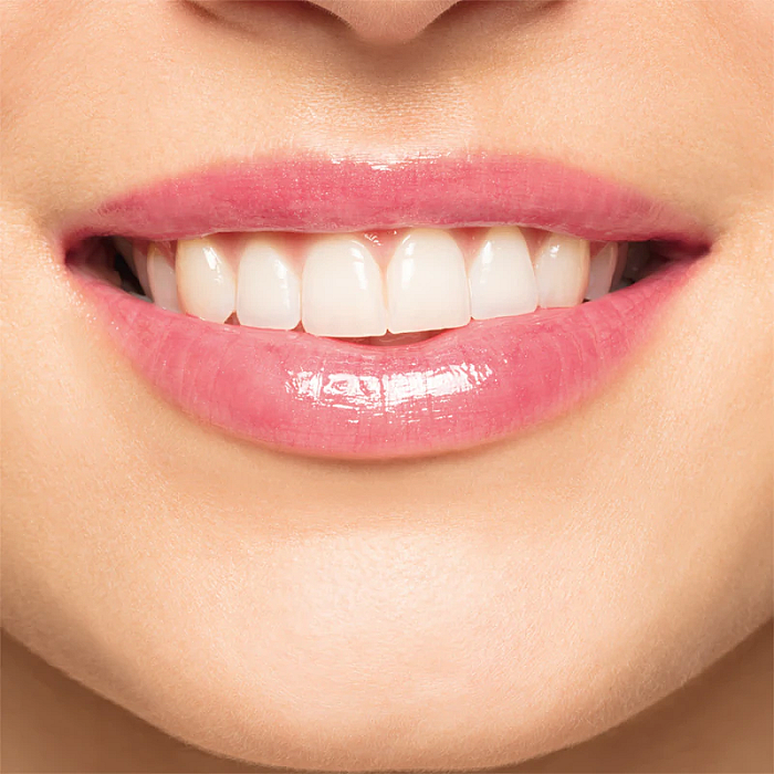Luciu de buze hidratant cu peptide Lip Perfector