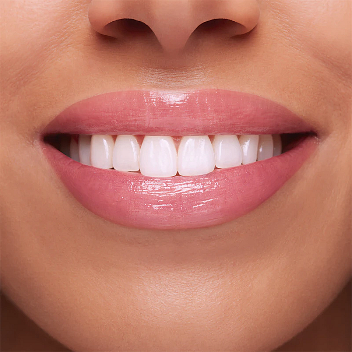 Luciu de buze hidratant cu peptide Lip Perfector