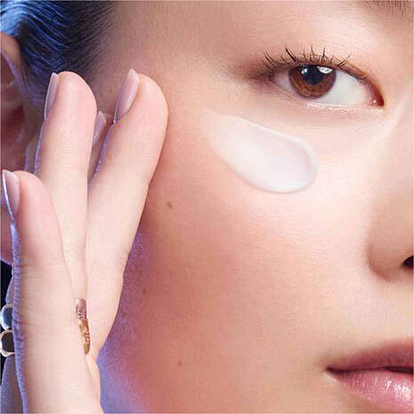 Crema de ochi cu efect anti-imbatranire Renergie Yeux