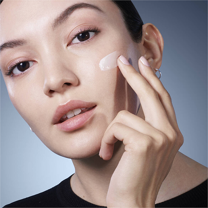 Crema anti-imbatranire pentru fermitate si hidratare intensa Genifique Creme