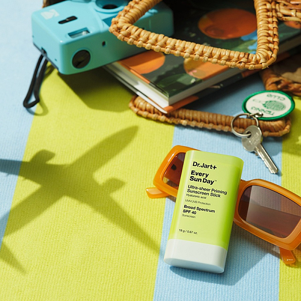 Stick cu protectie solara SPF 50+ Ultra-sheer Priming Sunscreen Stick