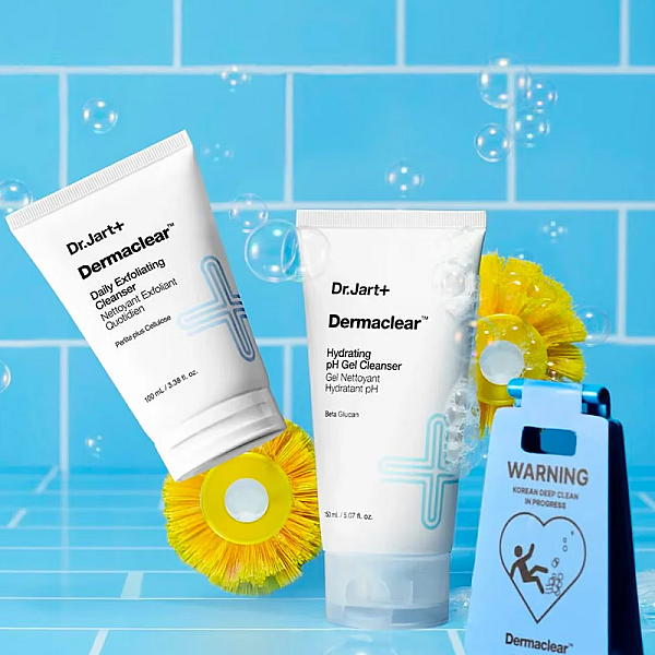 Gel exfoliant de curatare Dermaclear Daily Exfoliating Cleanser