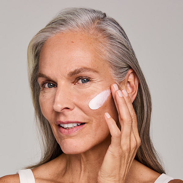 Crema de noapte anti-imbatranire pentru fata si gat cu tripeptide Resilience Multi-Effect Night