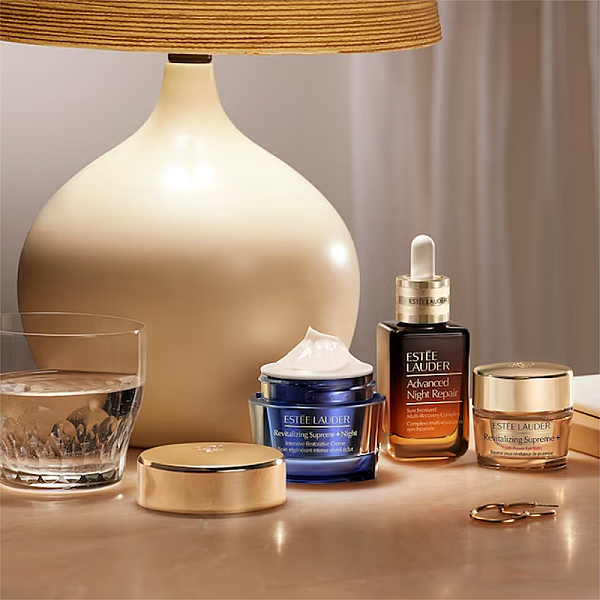 Crema de noapte pentru fermitate Revitalizing Supreme+ Night Intensive Restorative