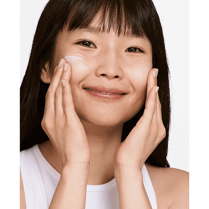 Crema hidratanta si iluminatoare cu SPF20 Even Better Brightening Moisturizer