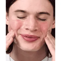 Crema de curatare calmanta pentru ten predispus la roseata Redness Solutions Soothing Cleanser