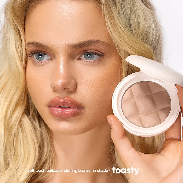 Bronzer cremos cu efect de blur Soft Touch Buildable Blurring Bronze