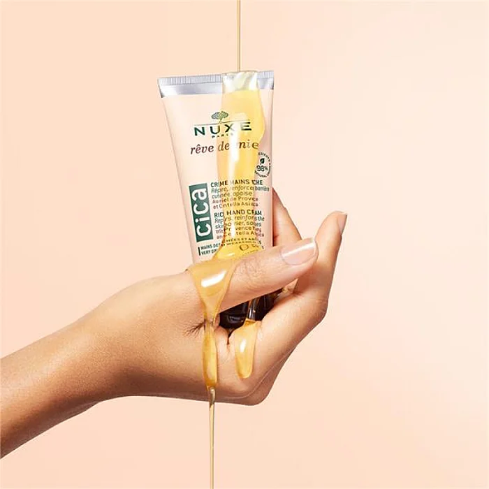 Crema reparatoare de maini pentru pielea foarte uscata si suprasolicitata Reve de miel Cica Rich Hand Cream