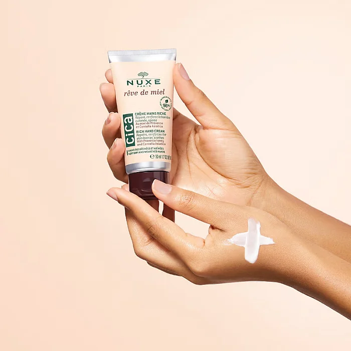 Crema reparatoare de maini pentru pielea foarte uscata si suprasolicitata Reve de miel Cica Rich Hand Cream