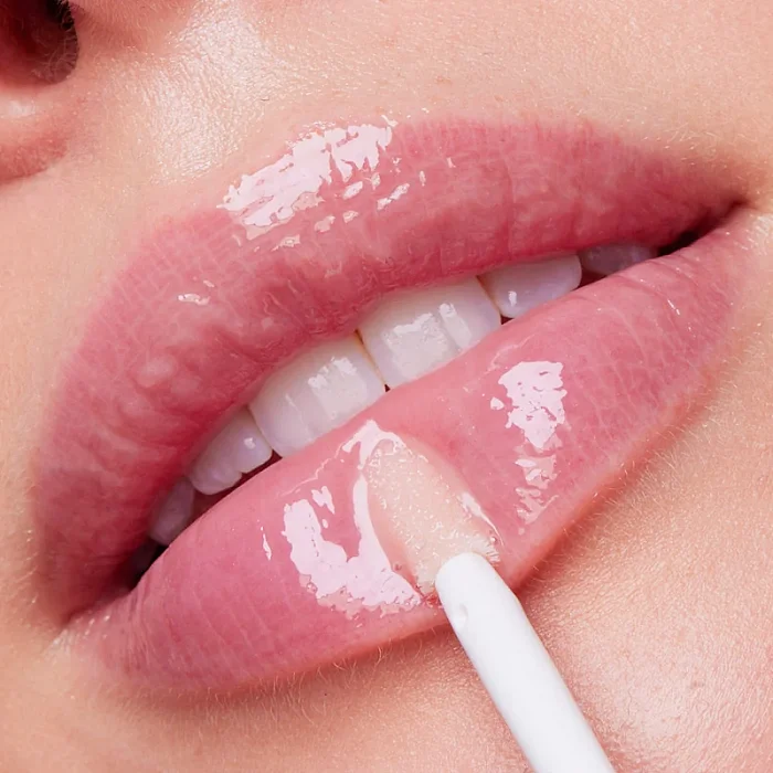 Ser volumizant pentru buze cu acid hialuronic Very rose Plumping Lip Serum
